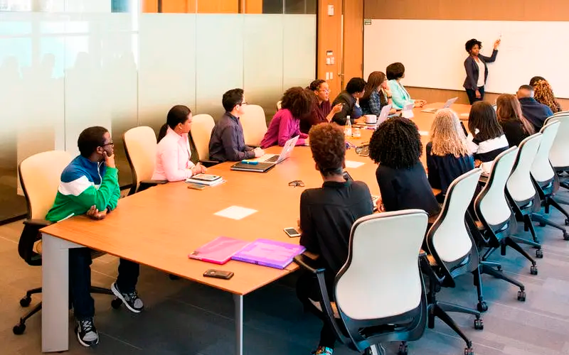Seminarios de sensibilización cultural